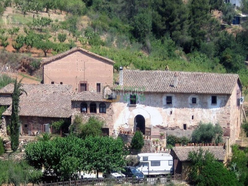 Foto c75a8b02-e9c3-41a3-9e5e-af8890110621. Casa amb xemeneia calefacció aparcament a Corbera de Llobregat