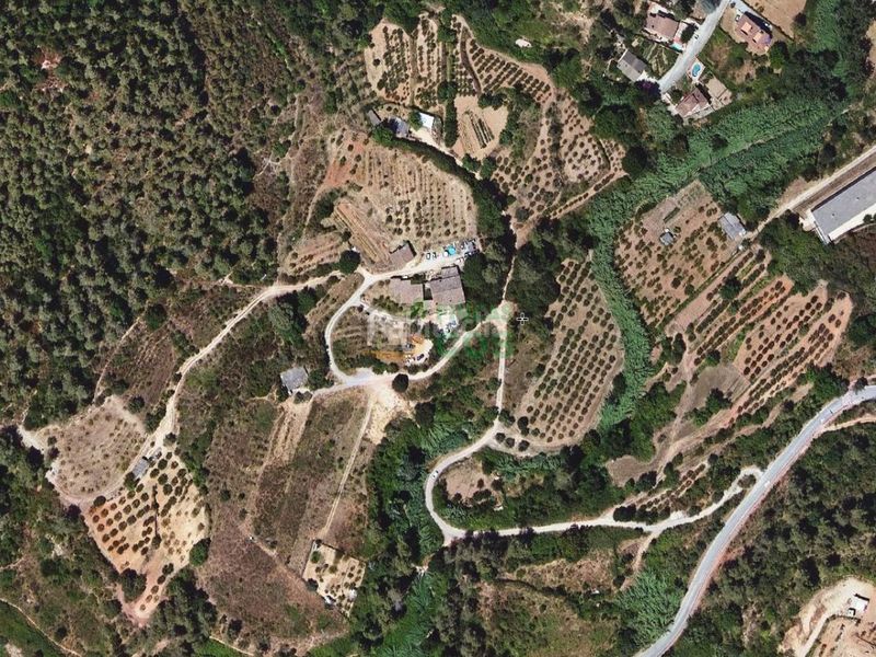 Foto df92f32a-13e0-4029-aa13-5adc4f0c00c0. Casa amb xemeneia calefacció aparcament a Corbera de Llobregat