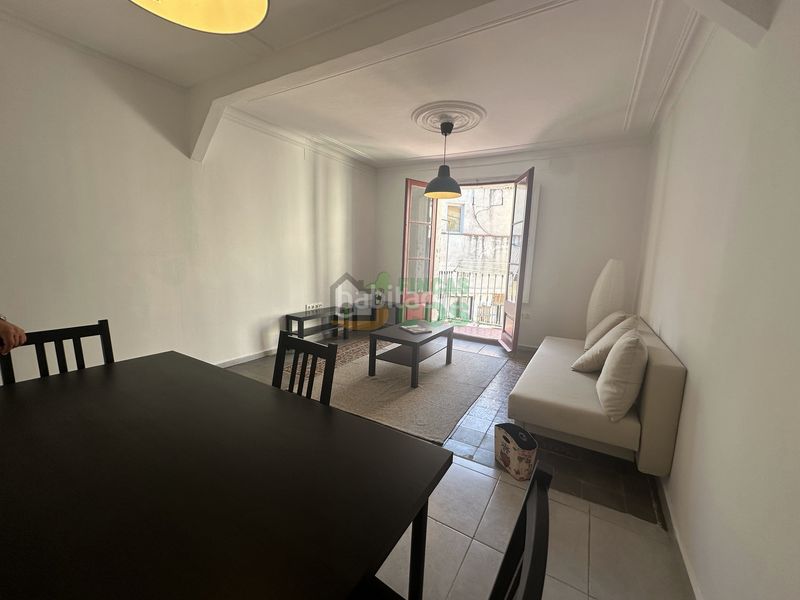 Foto 042780c8-5a8f-4988-bbf7-8d99ba775551. Piso en Raval Barcelona