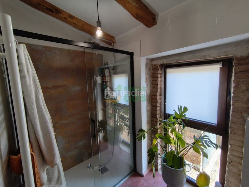 Foto 232a2081-4b5a-4179-867d-37ef758c2900. Casa amb xemeneia aparcament a Poble Sec Igualada
