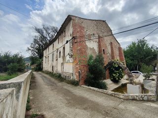 Casa en Alcover. Masia histórica con alma en alcover y terreno llano, con un pote