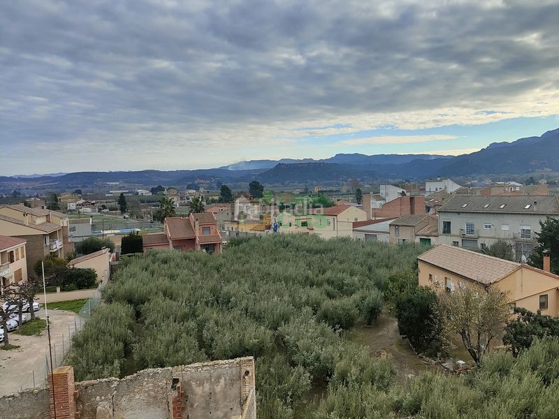 Foto a304f86f-03ba-4791-995b-7f4e272ff66c. Casa amb xemeneia a Benissanet