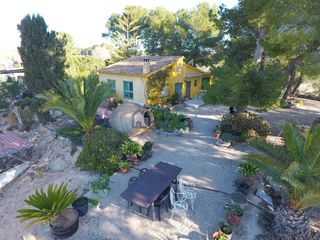 Casa a Poble. Casa de campo en venta con 14.000m2  terreno, olivos en plena pr