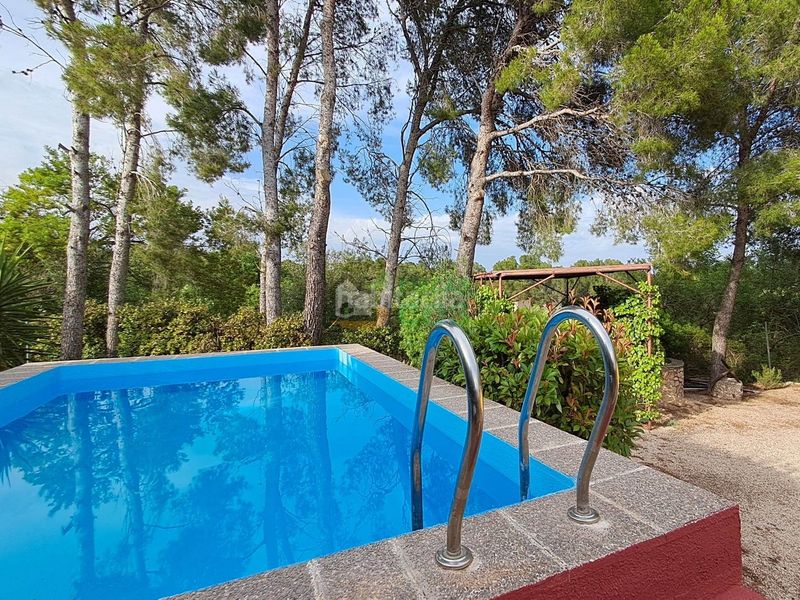 Foto 2048d62a-1ef9-4197-9151-1add613fa983. Casa amb xemeneia aparcament piscina a Poble Mont-roig del Camp