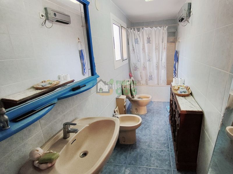 Foto bef0e3a7-993a-418e-9a59-08cd440b9cc1. Casa amb xemeneia aparcament piscina a Poble Mont-roig del Camp