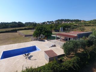 Casa in Piera. Casa de campo en venta con 5.600 m2 terreno llano, vallado, en u