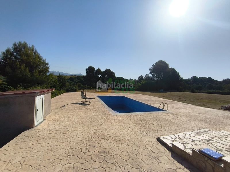 Foto 05d1d1d7-4d90-4db5-b330-bf7efa7dc70b. Casa amb piscina a Piera