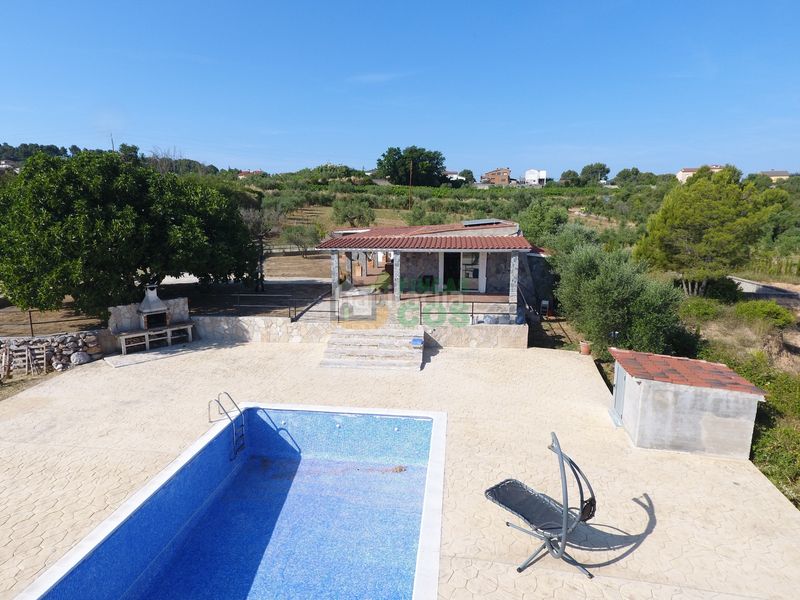 Foto 072d1045-a14d-47b2-8649-451c8dda74a3. Casa amb piscina a Piera