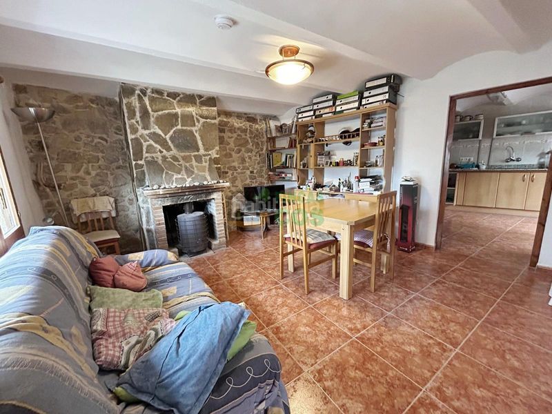 Foto 139adb05-4655-4775-b78c-a60370e54257. Casa con camino in Querol