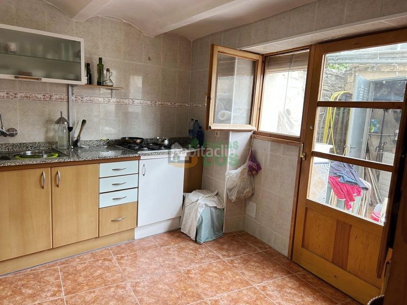 Foto f0048ef8-1577-4425-9940-fcf6cc60c126. Casa con camino in Querol