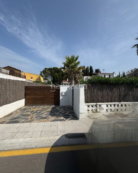 Foto 101ae07a-0cbe-42b2-92f9-65914078605a. Casa amb xemeneia calefacció aparcament piscina a Castelló d´Empúries