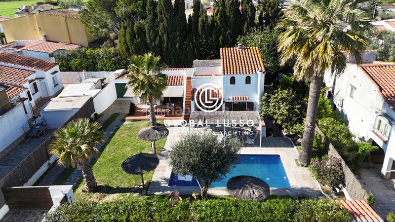 Foto 6e33dc74-1889-450e-97ac-fe18cc04d413. Casa amb xemeneia calefacció aparcament piscina a Castelló d´Empúries