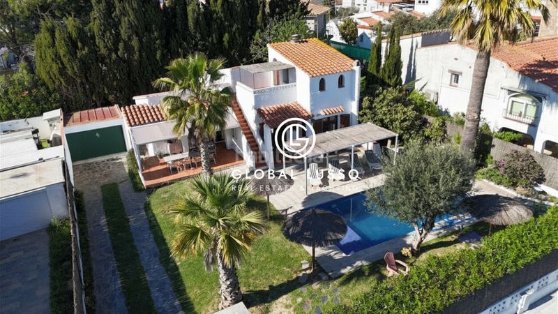 Foto bb7e190a-9570-4f30-aa7c-4df6b81b9533. Casa amb xemeneia calefacció aparcament piscina a Castelló d´Empúries