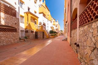 Etagenwohnung  Carrer badia-gran reserva. ?? apartamento con licencia turística, piscina y parking en el c