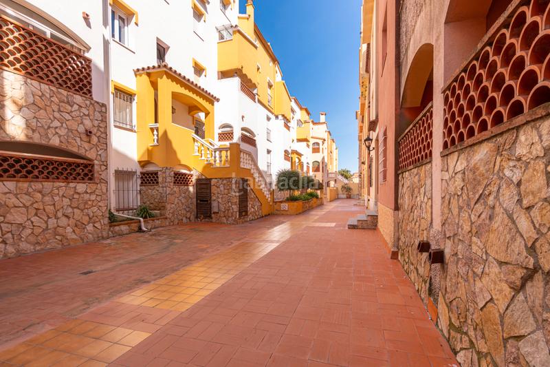 Foto 6c55c6f0-1f2e-4f1a-83ac-b798b4e6a6d1. Piso ?? apartamento con licencia turística, piscina y parking en el corazón en Empuriabrava