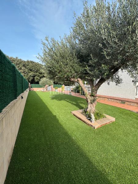 Foto 41092b95-88ec-4f5e-8498-b3fab5bb016e. Chalet casa unifamiliar con piscina, garaje y espacios exteriores para disfrutar todo el año – mas pau () en Avinyonet de Puigventós