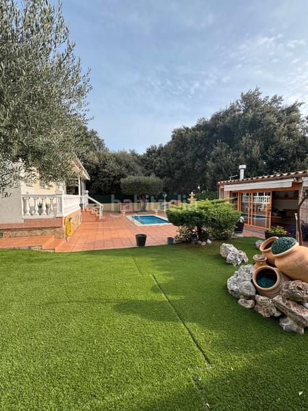 Foto b858c700-03d0-476c-9f5e-559ac68d0b99. Chalet casa unifamiliar con piscina, garaje y espacios exteriores para disfrutar todo el año – mas pau () en Avinyonet de Puigventós