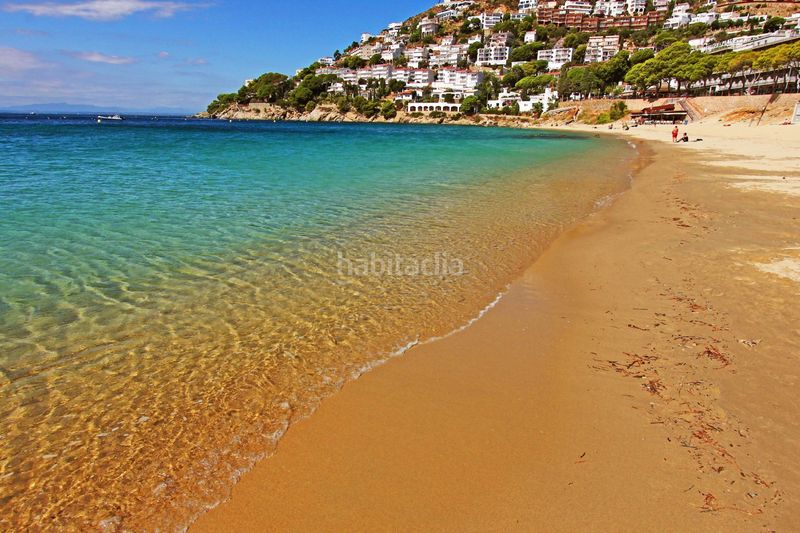 Foto bdc4b20f-db40-4499-ac22-56d9a1de3d34. Pis amb calefacció piscina a Puig Rom-Canyelles-Almadrava Roses