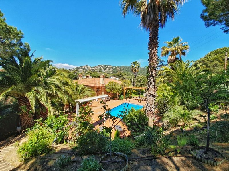 Foto 915c8fc2-82d3-43ec-a388-1be8202cd807. Xalet amb calefacció aparcament piscina a Roca Grossa Lloret de Mar