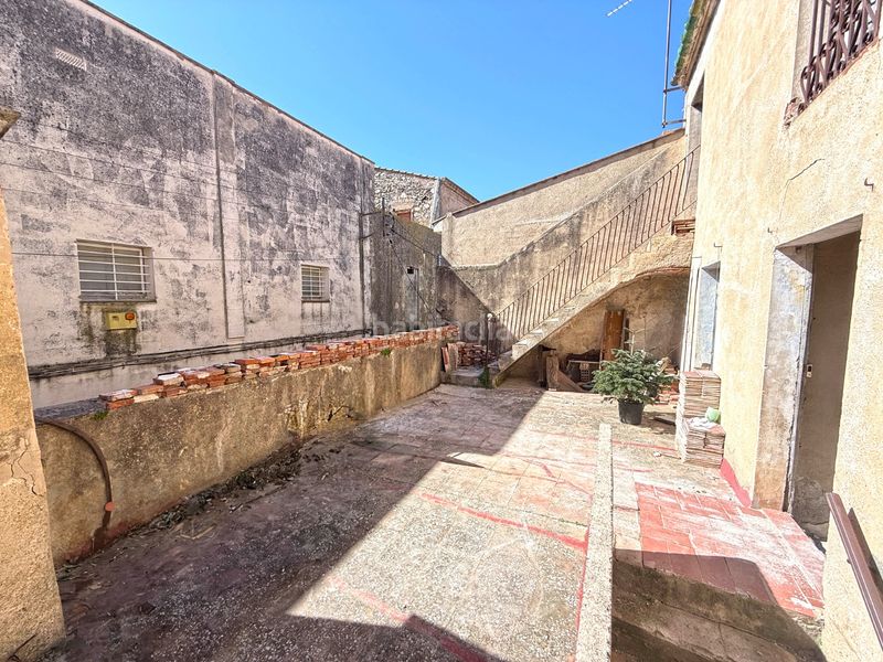Foto 433da369-ea25-4b2c-b959-bc4bc9035af6. Casa adossada a Sant Climent Sescebes
