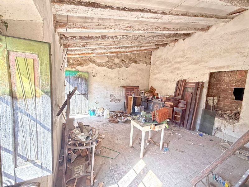 Foto d37572d1-f9ab-4c86-9db1-98206bcb860a. Casa adossada a Sant Climent Sescebes