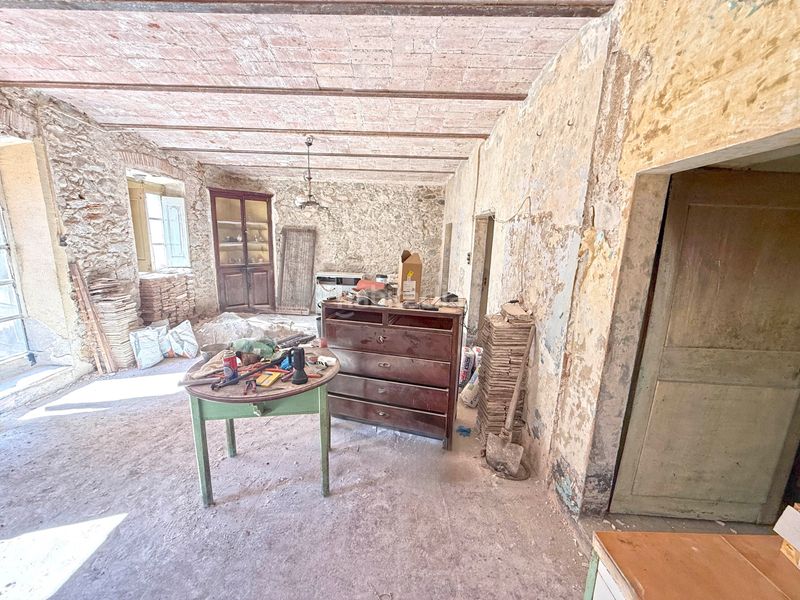 Foto ef0b3f12-8954-4a15-82dc-991b17e67d9d. Casa adossada a Sant Climent Sescebes