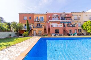 Casa adossada a Carrer Badia-Gran Reserva