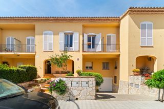 Semi detached house  Carrer la coromina. Exclusiva vivienda unifamiliar en peralada: amplitud, privacidad