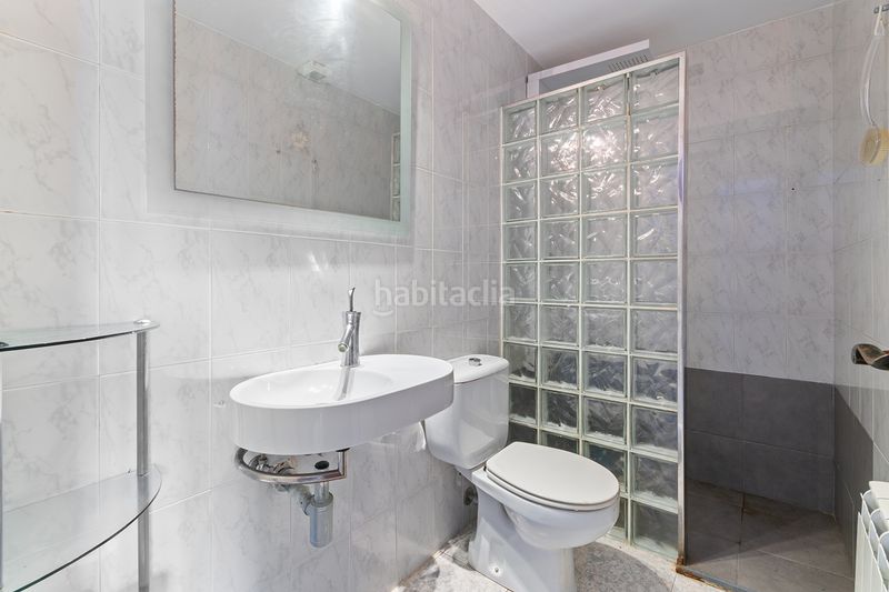 Foto b7819818-bd6f-4163-9b27-e7bcd33e335d. Casa adossada amb calefacció aparcament a Peralada