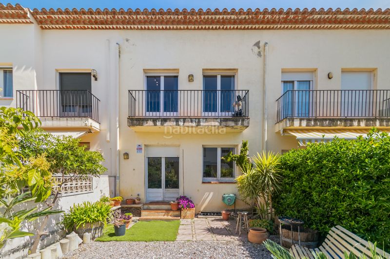 Foto ca93cabd-327b-4617-81d0-a83d2ad68c86. Casa adossada amb calefacció aparcament a Peralada