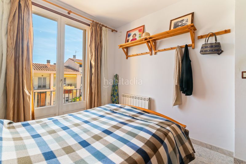 Foto cc2cdaeb-2822-4b1f-8fc9-c99645926af6. Casa adossada amb calefacció aparcament a Peralada