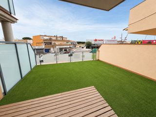 Appartement  Avinguda de girona 72. Piso reformado con terraza privada de 114,18 m² en l'escala.