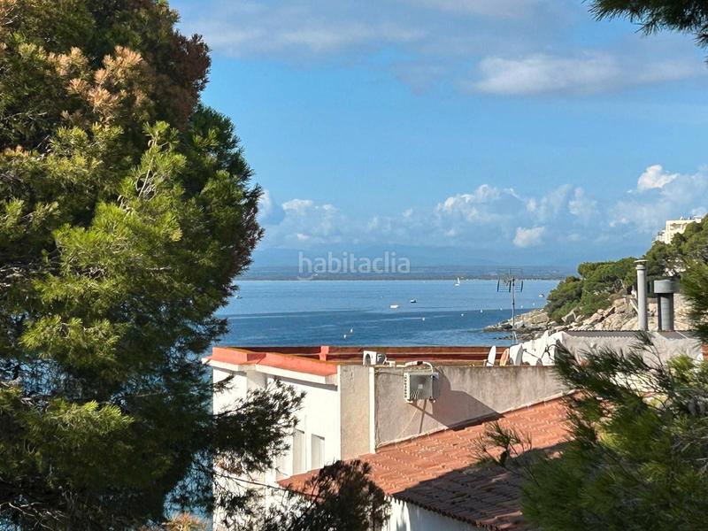 Foto 3faee253-317d-4905-850d-51536f4c2267. Casa  con vistas al mar a solo 50 metros de la playa de canyelles – en Roses