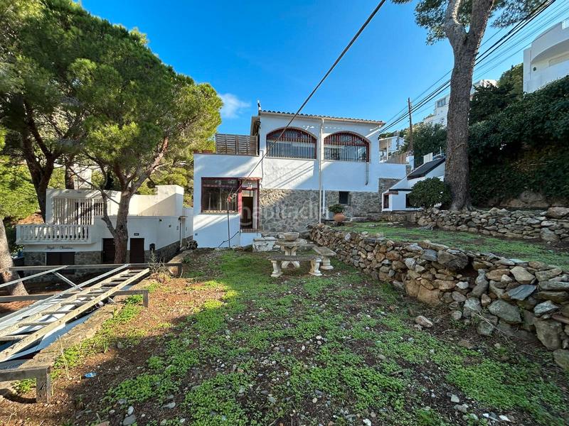 Foto 64adefaa-abd2-4d8c-8220-b0c4f56661bf. Casa  con vistas al mar a solo 50 metros de la playa de canyelles – en Roses
