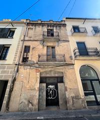 Edifici  Carrer lasauca. Edificio en venta en figueres con local, almacén y salida a dos