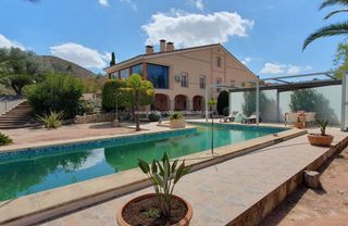 Chalet in Monòver. Chalet con 5 habitaciones con piscina, calefacción y aire acondi