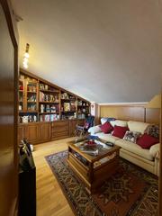 Appartement à Avenida calvo sotelo 19. Dúplex con vistas a la catedral