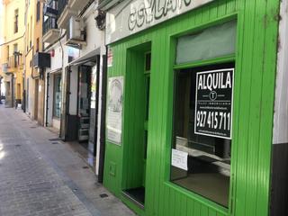 Location Local commercial à N/a. Local junto a la plaza mayor