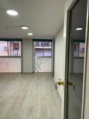 Alquiler Local Comercial en Avenida de la vera 3. Local oficina en el centro