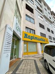 Location Local commercial à Calle obispo varela 6. Amplio local con escaparate en el centro