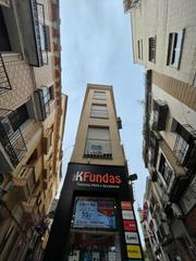 Gebäude in Calle del sol 48. Edificio viviendas y locales c/sol