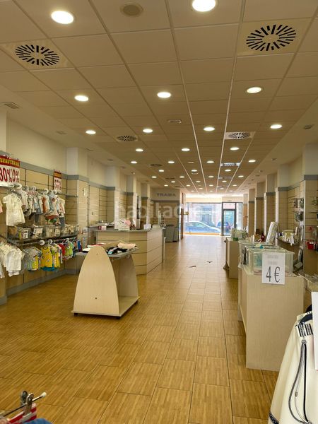 Foto 49eaa429-4955-453c-b7ee-2edcdaea5bf9. Locale commerciale in avenida de la vera 18 in Centro Ciudad Plasencia