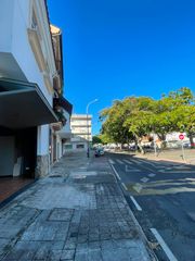 Lloguer Local Comercial  Avenida donantes de sangre. Local con gran visibilidad