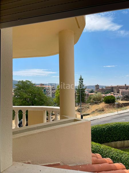 Foto 758d6494-d150-444a-81fa-ce6b98a0df00. Casa amb xemeneia calefacció aparcament a Los Pinos - El Pilar Plasencia
