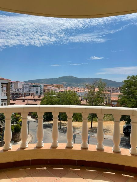 Foto e749e090-7870-4ad4-b1a6-7d16177d4835. Casa amb xemeneia calefacció aparcament a Los Pinos - El Pilar Plasencia