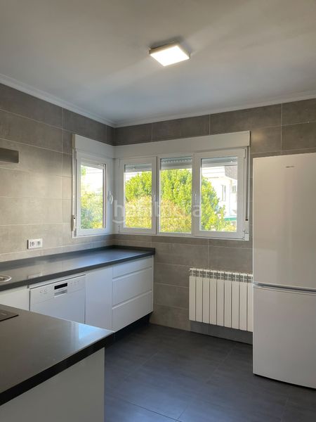 Foto e3849fab-d228-46e5-8518-ffee3a06f6b0. Location appartement avec chauffage parking dans Los Pinos - El Pilar Plasencia