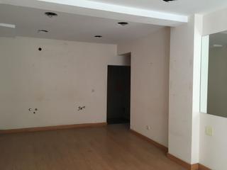 Miete Geschäftsraum in N/a. Amplio local