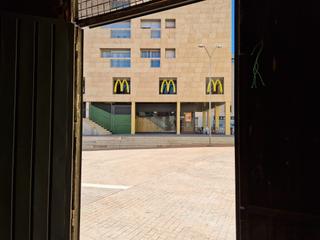 Miete Geschäftsraum in N/a. Local en zona comercial