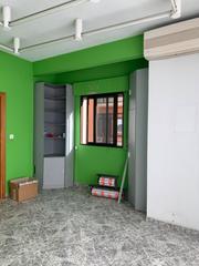 Location Local commercial à N/a. Local con visibilidad