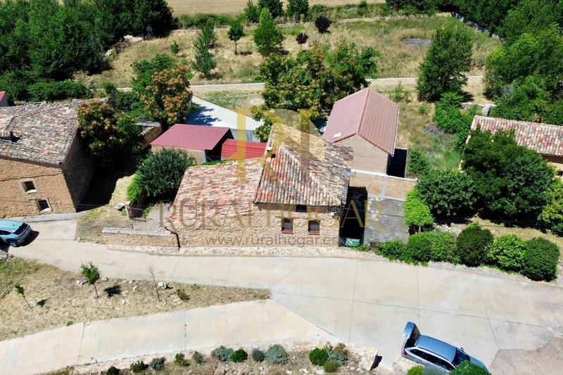 Foto 96c2560f-cf3e-45e6-8269-b572006ecb50. Casa en calle real 22 pradilla: casa de piedra completamente reformada lista para entrar a vivir!! en Prados Redondos